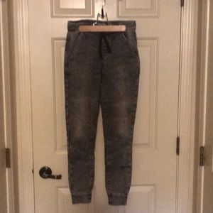 NWOT Levi’s joggers